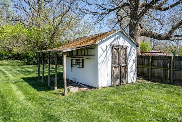 1520 Maple Court, New Albany, IN 47150