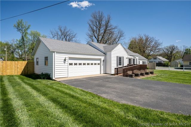 1520 Maple Court, New Albany, IN 47150