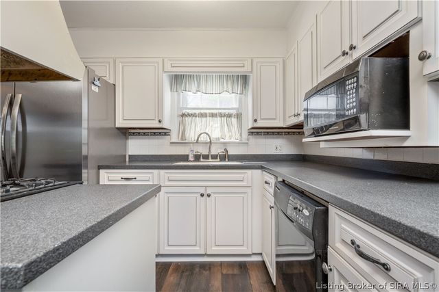 1520 Maple Court, New Albany, IN 47150