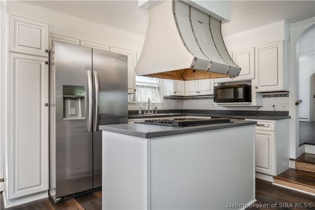 1520 Maple Court, New Albany, IN 47150