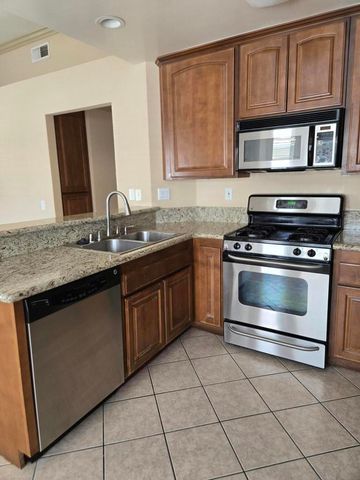 40840 Sandy Gale D, Palm Desert, CA 92211