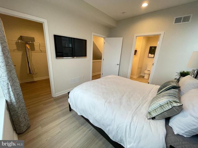 3111 BEACHVIEW LN, Philadelphia, PA 19125