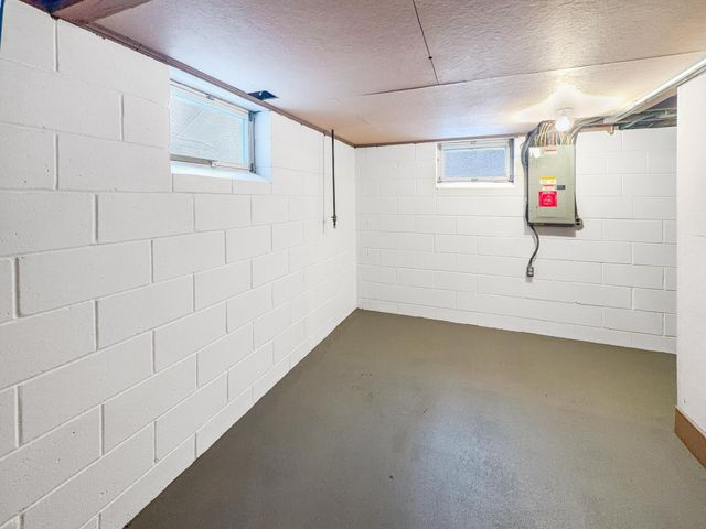 3649 Perry Avenue N, Robbinsdale, MN 55422