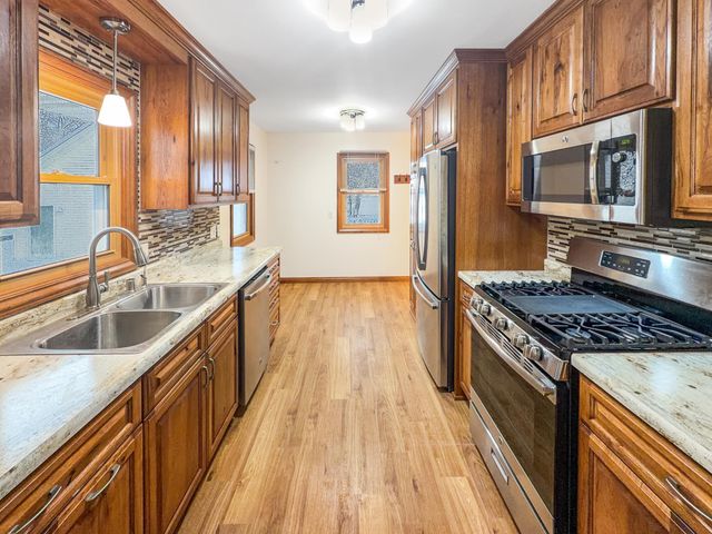 3649 Perry Avenue N, Robbinsdale, MN 55422