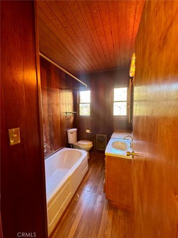 7916 Glenties Lane, Sunland, CA 91040