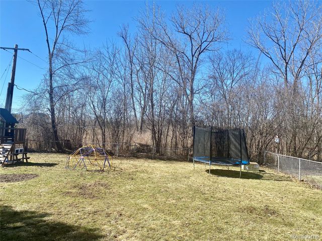 24816 Pamela Street, Brownstown Charter Township, MI 48134