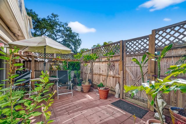 5204 Arboles Drive B, Houston, TX 77035
