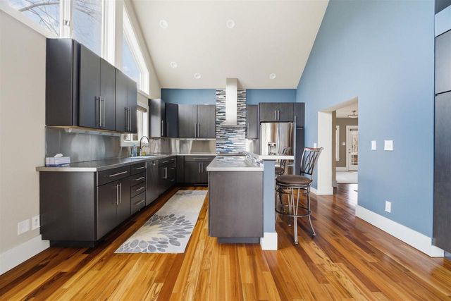1881 W MAIN STREET, Appleton, WI 54911