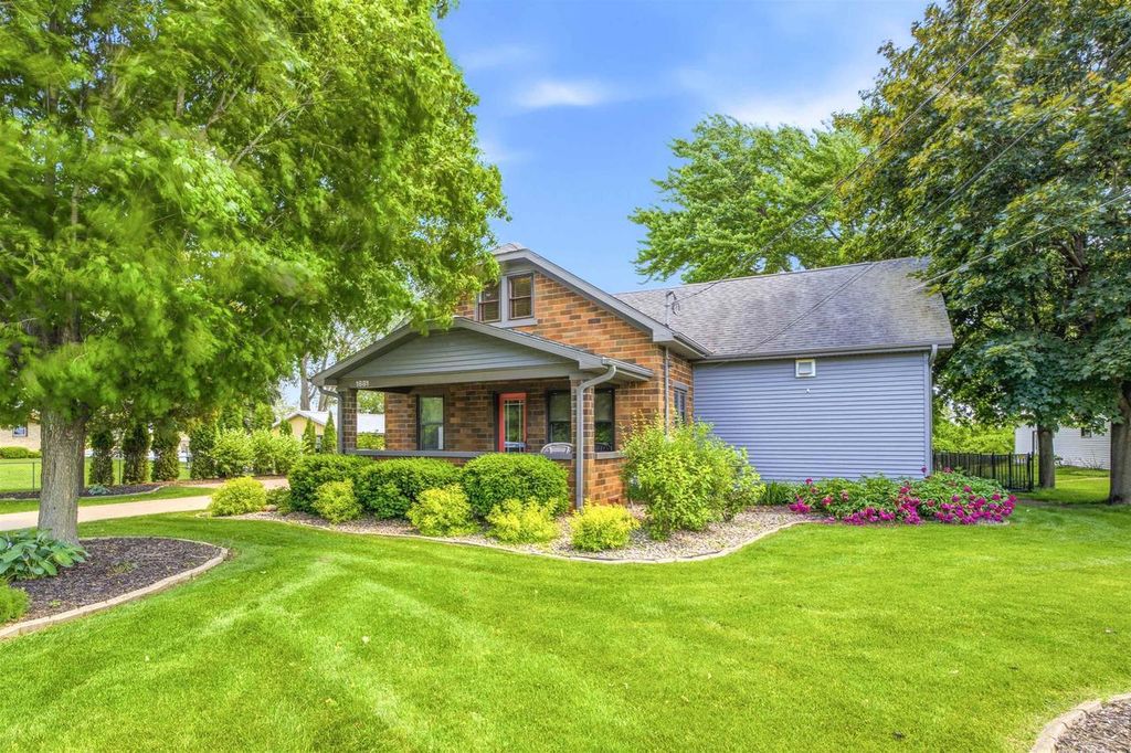 1881 W MAIN STREET, Appleton, WI 54911