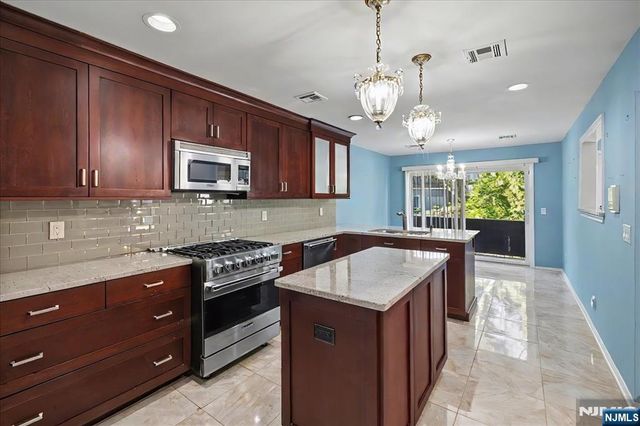 376 Kenwood 9, Englewood, NJ 07631