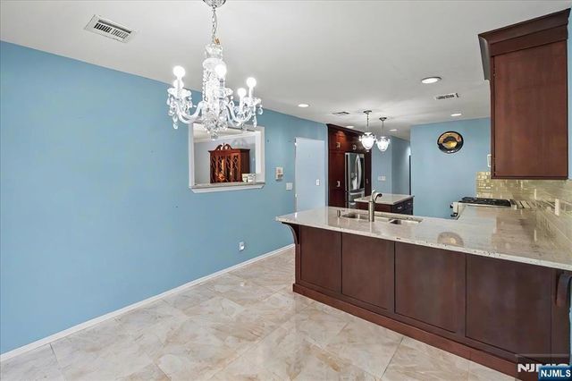 376 Kenwood 9, Englewood, NJ 07631