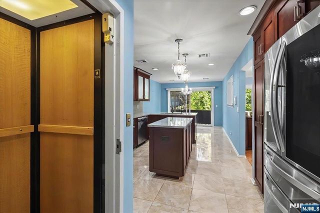 376 Kenwood 9, Englewood, NJ 07631