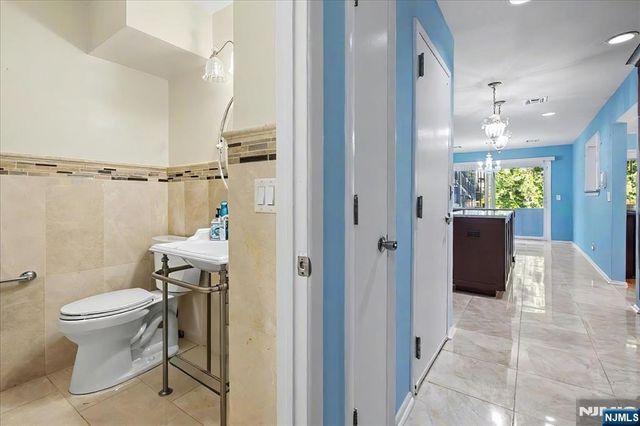 376 Kenwood 9, Englewood, NJ 07631