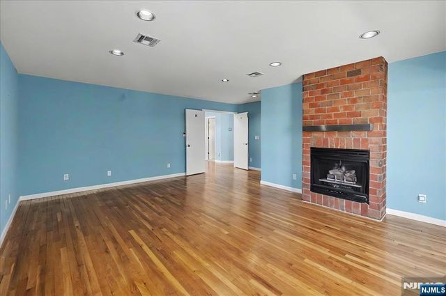 376 Kenwood 9, Englewood, NJ 07631