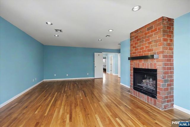 376 Kenwood 9, Englewood, NJ 07631