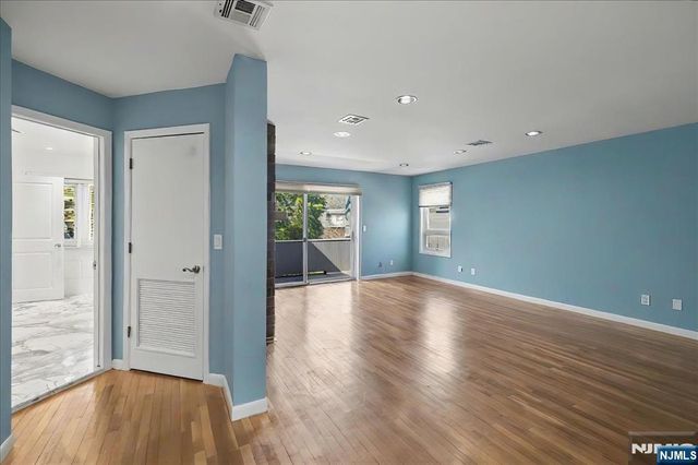 376 Kenwood 9, Englewood, NJ 07631