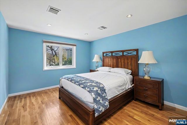 376 Kenwood 9, Englewood, NJ 07631