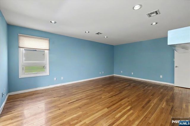 376 Kenwood 9, Englewood, NJ 07631