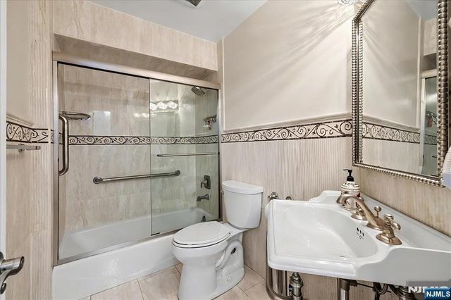 376 Kenwood 9, Englewood, NJ 07631