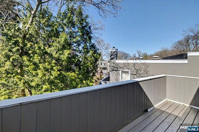 376 Kenwood 9, Englewood, NJ 07631