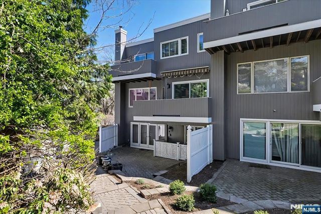 376 Kenwood 9, Englewood, NJ 07631