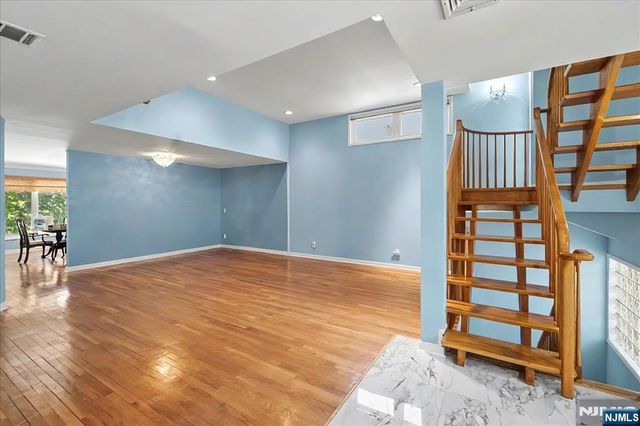 376 Kenwood 9, Englewood, NJ 07631