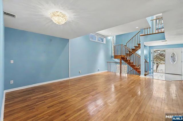 376 Kenwood 9, Englewood, NJ 07631