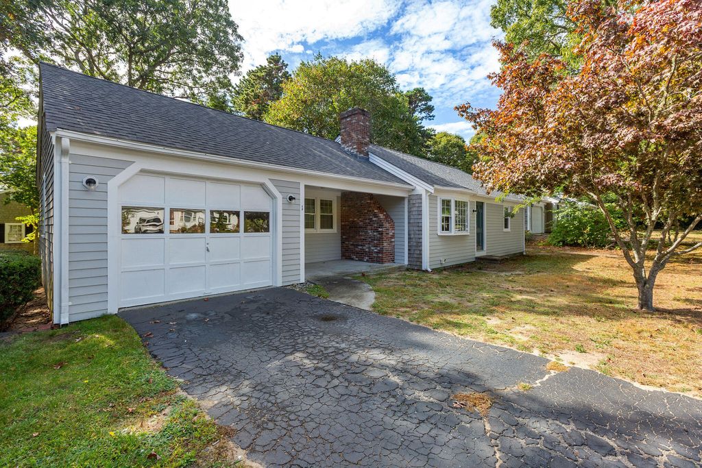 1 Hamblin Hill, Yarmouth Port, MA 02675