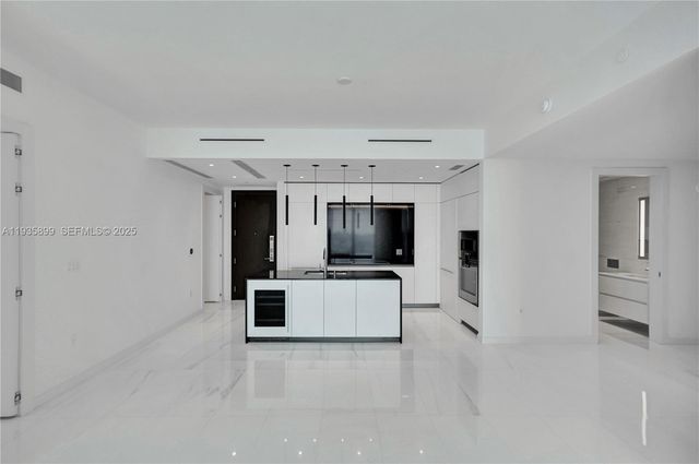 300 Biscayne Boulevard Way 3605W, Miami, FL 33131