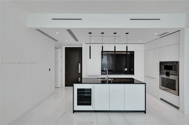 300 Biscayne Boulevard Way 3605W, Miami, FL 33131