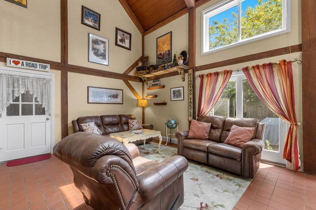 9 Dunes View Road, Dennis, MA 02638