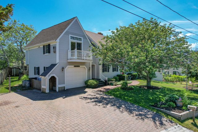 9 Dunes View Road, Dennis, MA 02638