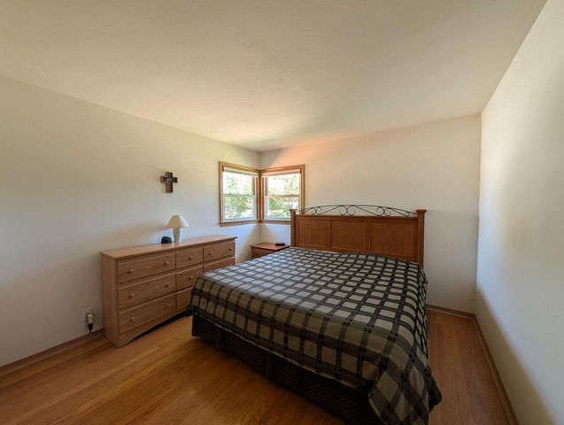 8827 W Burdick AVENUE, Milwaukee, WI 53227