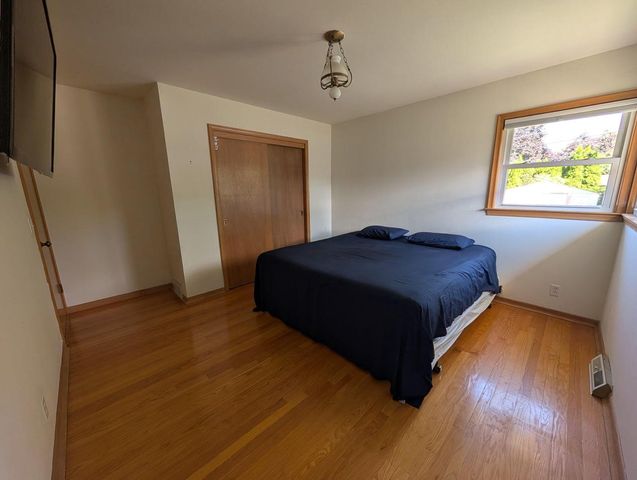 8827 W Burdick AVENUE, Milwaukee, WI 53227