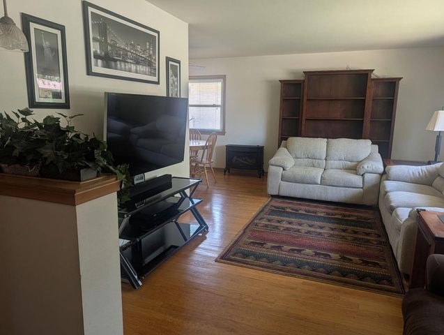 8827 W Burdick AVENUE, Milwaukee, WI 53227