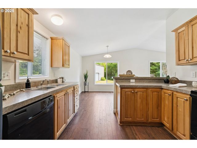 62958 Sw 10TH Rd, Coos Bay, OR 97420