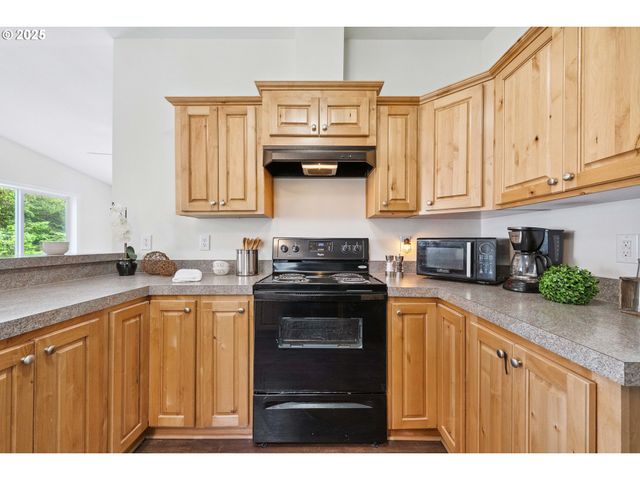 62958 Sw 10TH Rd, Coos Bay, OR 97420