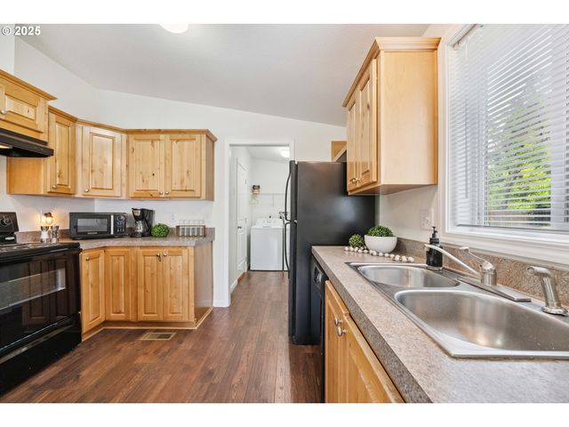 62958 Sw 10TH Rd, Coos Bay, OR 97420