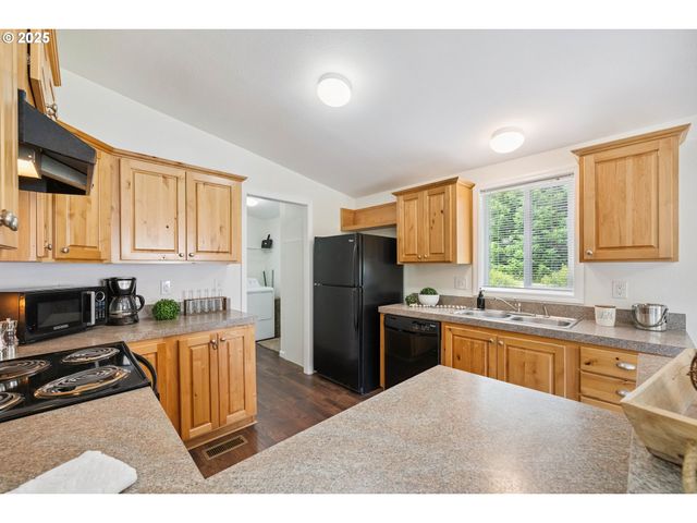 62958 Sw 10TH Rd, Coos Bay, OR 97420