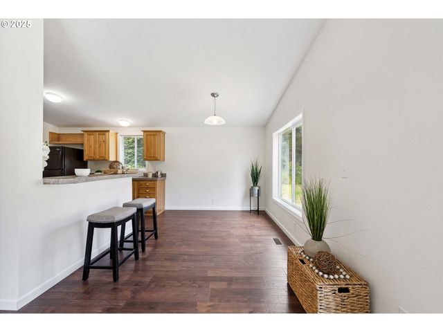 62958 Sw 10TH Rd, Coos Bay, OR 97420