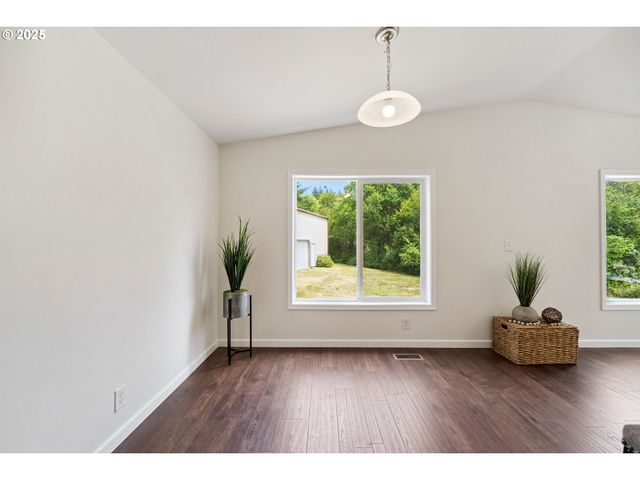 62958 Sw 10TH Rd, Coos Bay, OR 97420