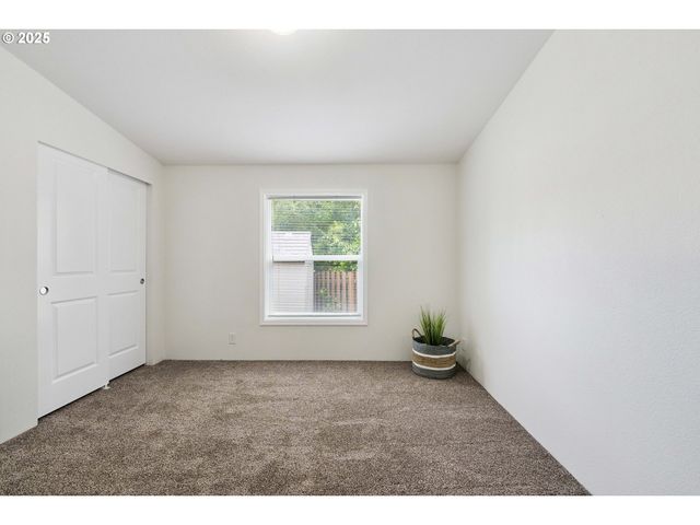 62958 Sw 10TH Rd, Coos Bay, OR 97420