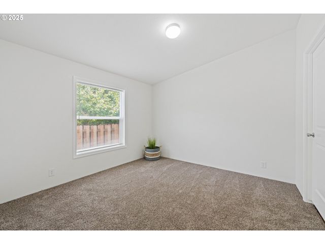 62958 Sw 10TH Rd, Coos Bay, OR 97420