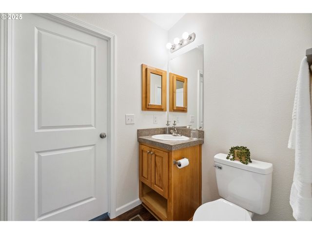 62958 Sw 10TH Rd, Coos Bay, OR 97420