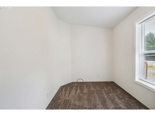 62958 Sw 10TH Rd, Coos Bay, OR 97420