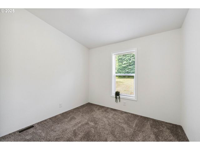 62958 Sw 10TH Rd, Coos Bay, OR 97420