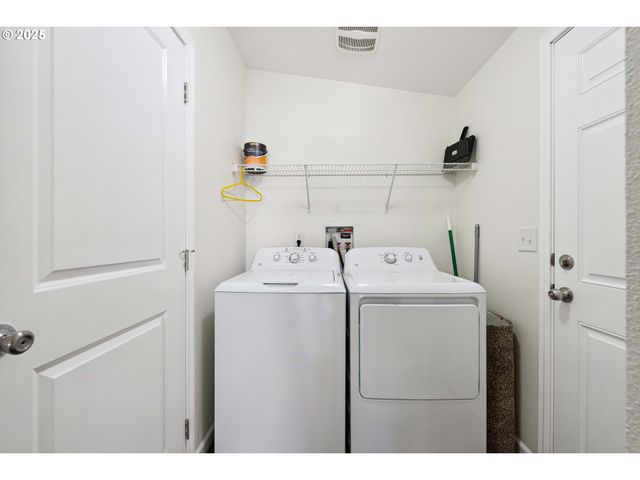 62958 Sw 10TH Rd, Coos Bay, OR 97420