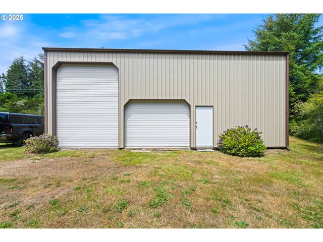 62958 Sw 10TH Rd, Coos Bay, OR 97420