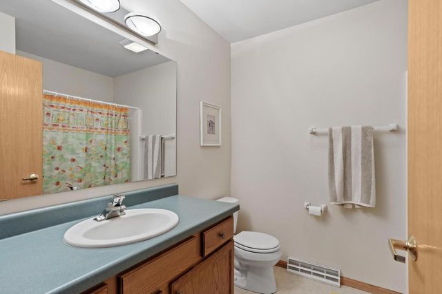 3343 N Stone Creek Circle, Madison, WI 53719