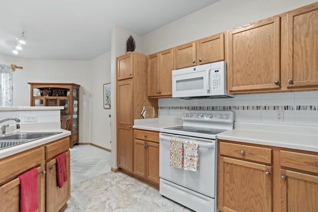 3343 N Stone Creek Circle, Madison, WI 53719